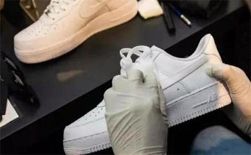 干洗一雙鞋子大概多少錢？