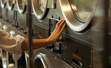 一個人開干洗店累嗎？